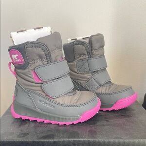 Toddler Girls Sorel Whitney II strap size 4 boots. New